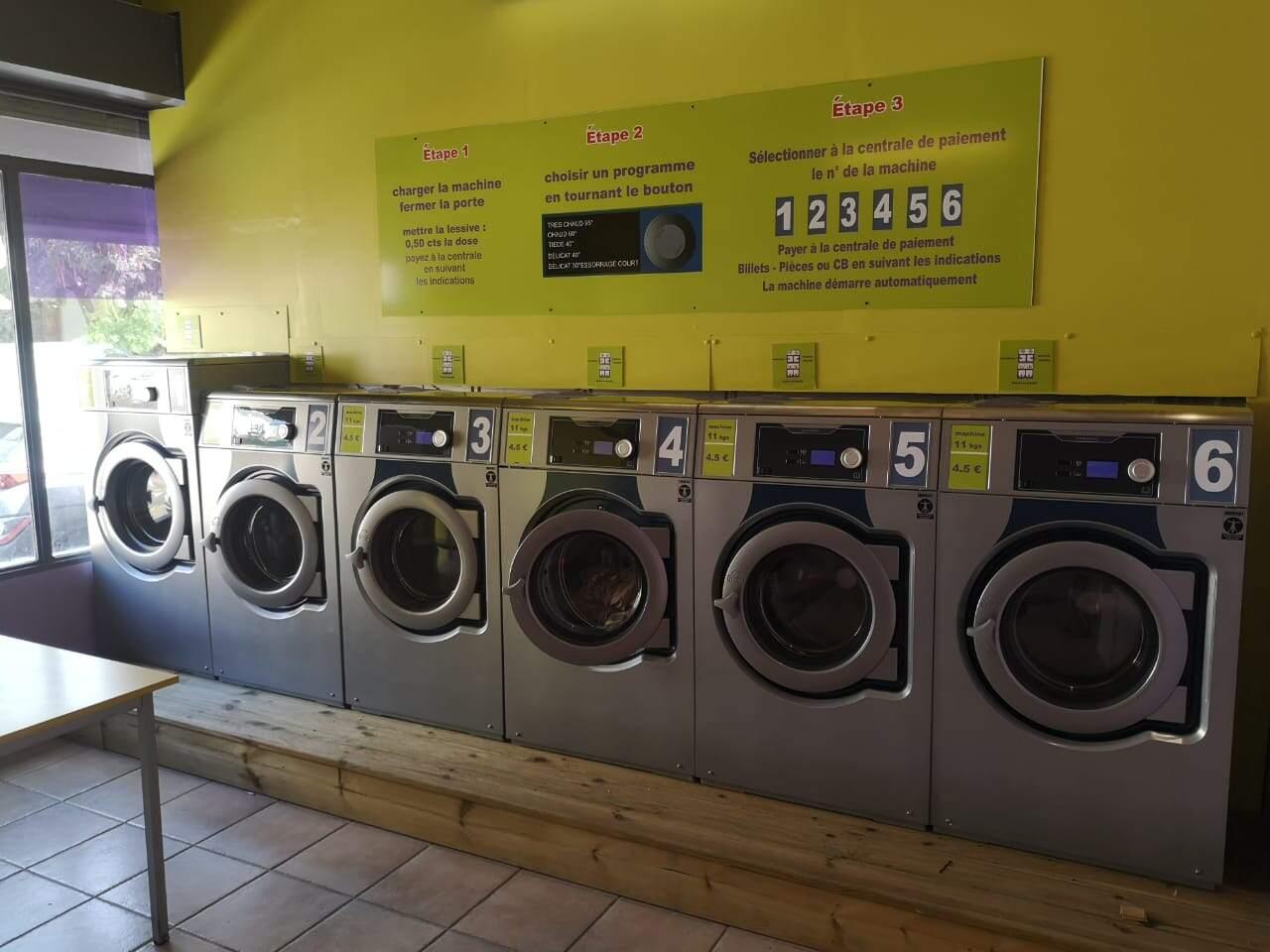 Machines à laver dans une laverie Salaya à La Réunion